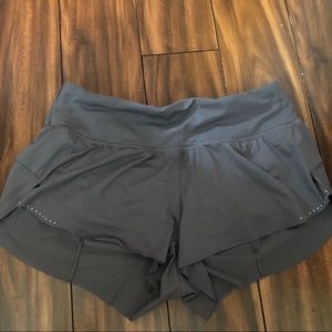 Lululemon running shorts size 6 2.5’ inseem